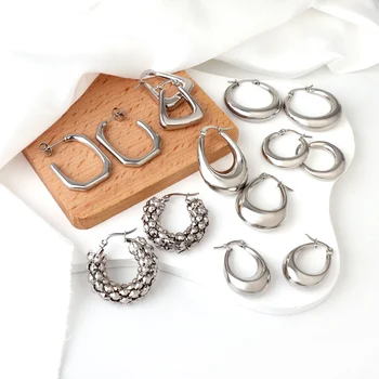 Chunky ezüst színű rozsdamentes acél karika nőknek Kör alakú Huggie fülbevaló Punk luxus ékszerek vízálló parti ajándék