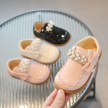 Lányok gyöngy cipők 2023 Új divat tavasz ősz gyerekek Széles elegáns Pu bőr csokornyakkendő hercegnő puha gumi cipő bébi