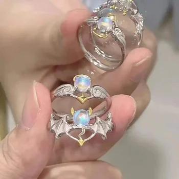 Az új Angel & Demon Couple Ring stílusos nyílással rendelkezik, amely beállítható, hogy ajándékokat adjon barátoknak és barátnőknek