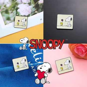 Rajzfilm Snoopy zománc tű Kawaii hátizsák Iskolatáska hajtóka tű kreatív aranyos ékszer kiegészítők Születésnapi ajándék gyerekeknek